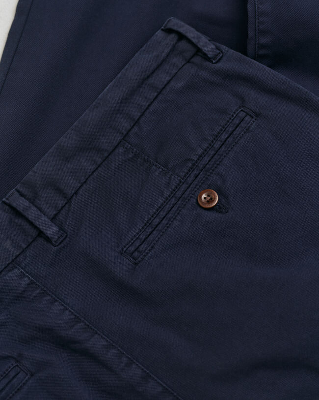 Pantalones chinos estructurados Slim Fit con textura labrada