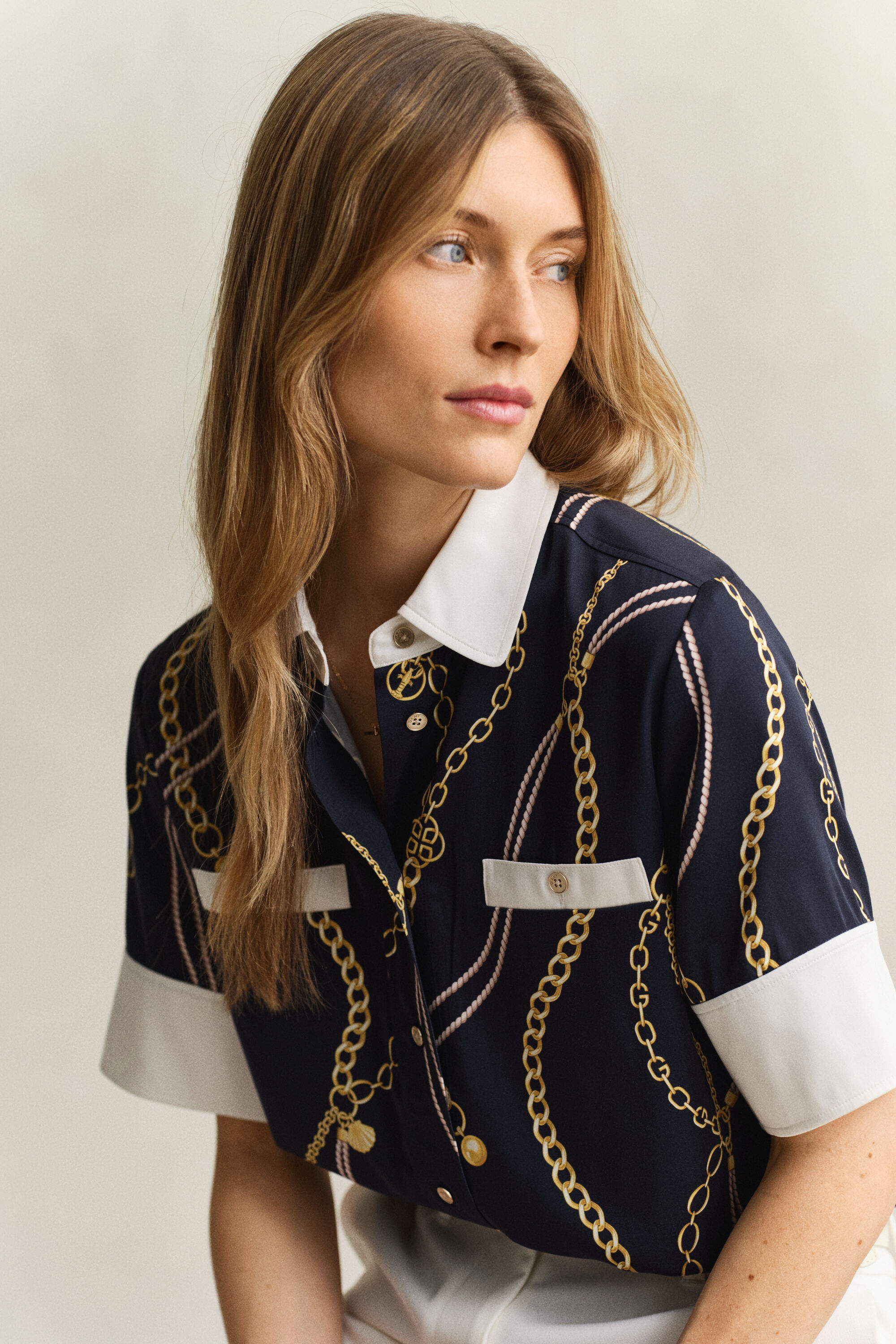 Blusa con diseño en contraste