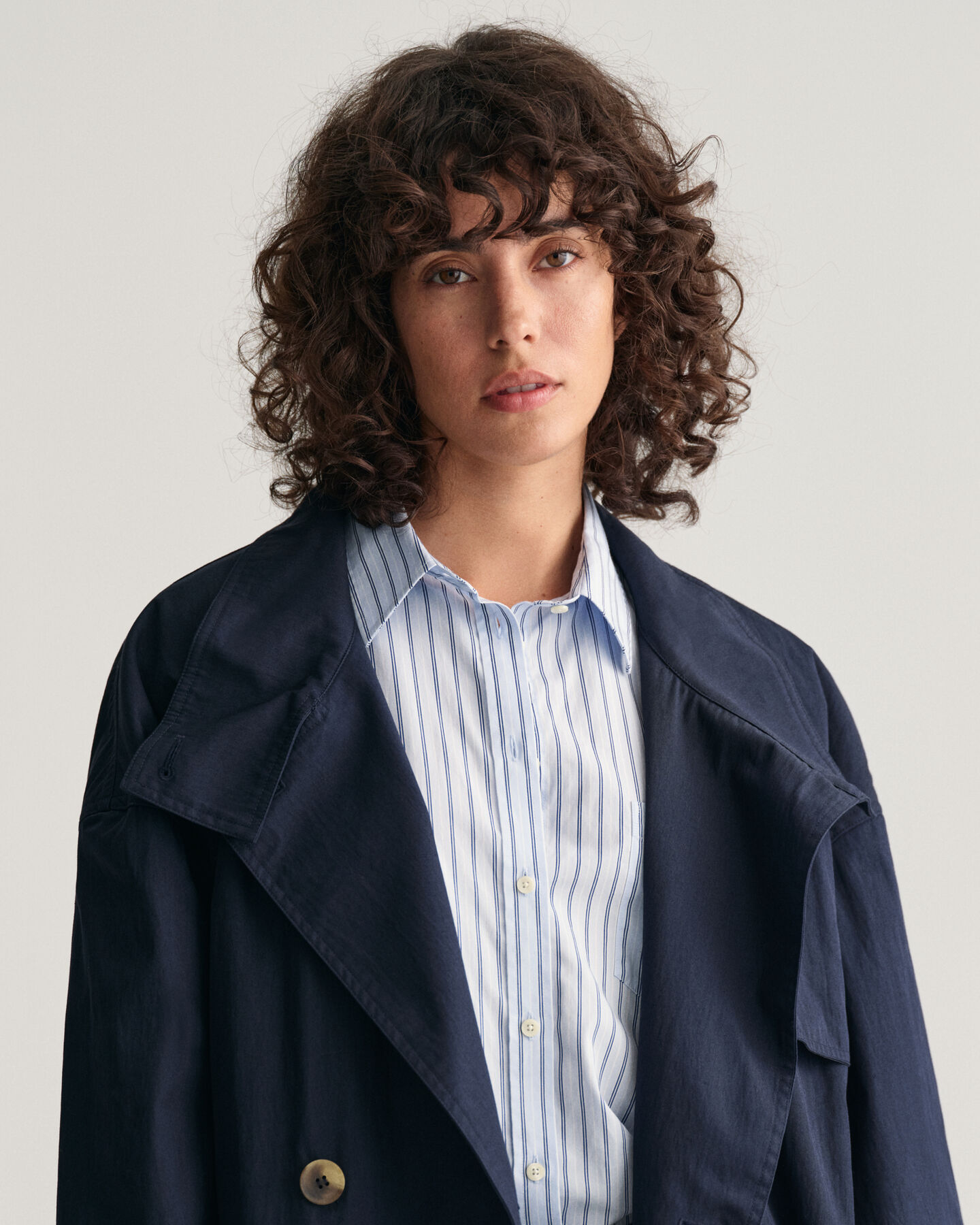 Chaqueta tipo gabardina de largo medio