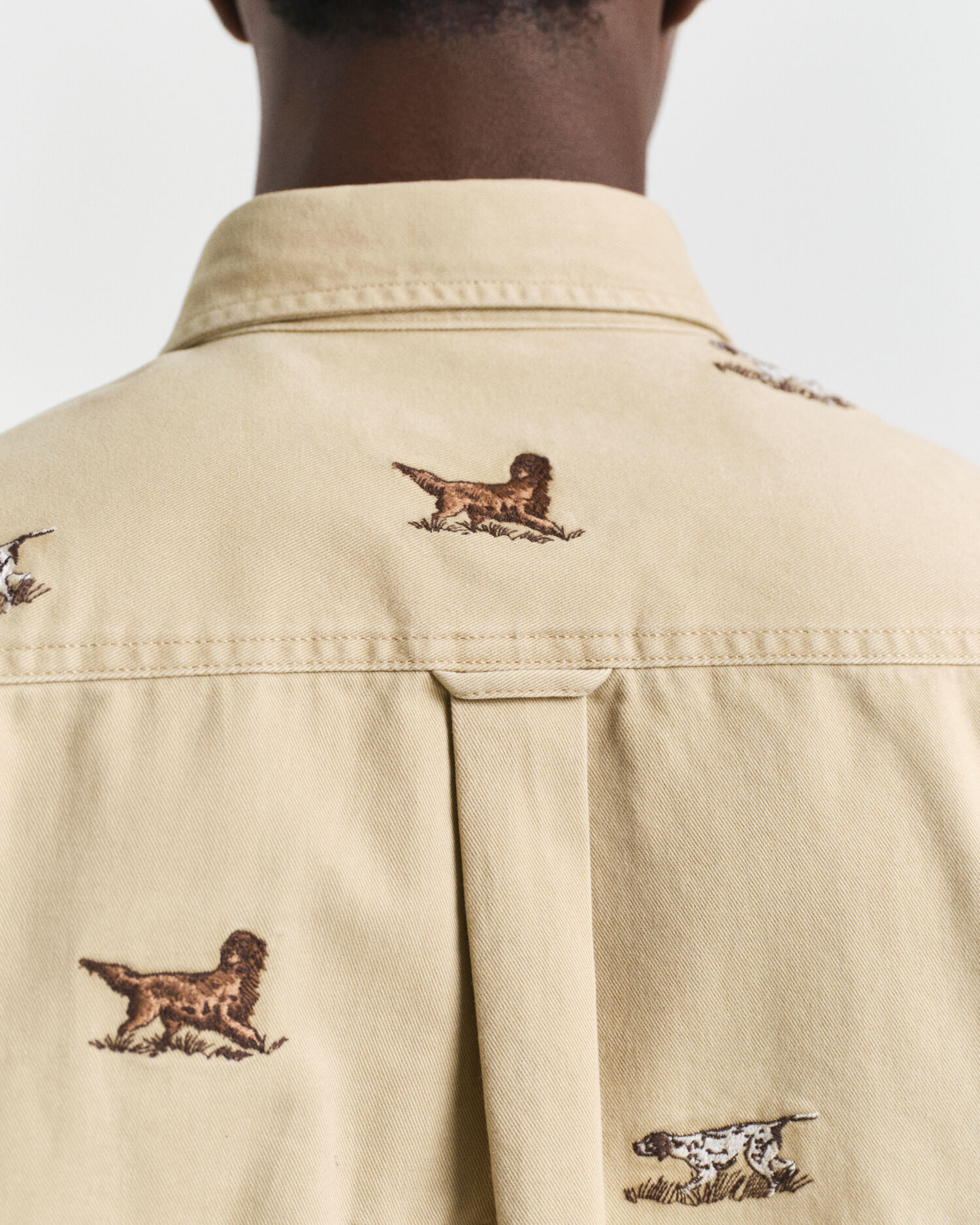 Camisa Relaxed Fit de sarga bordada