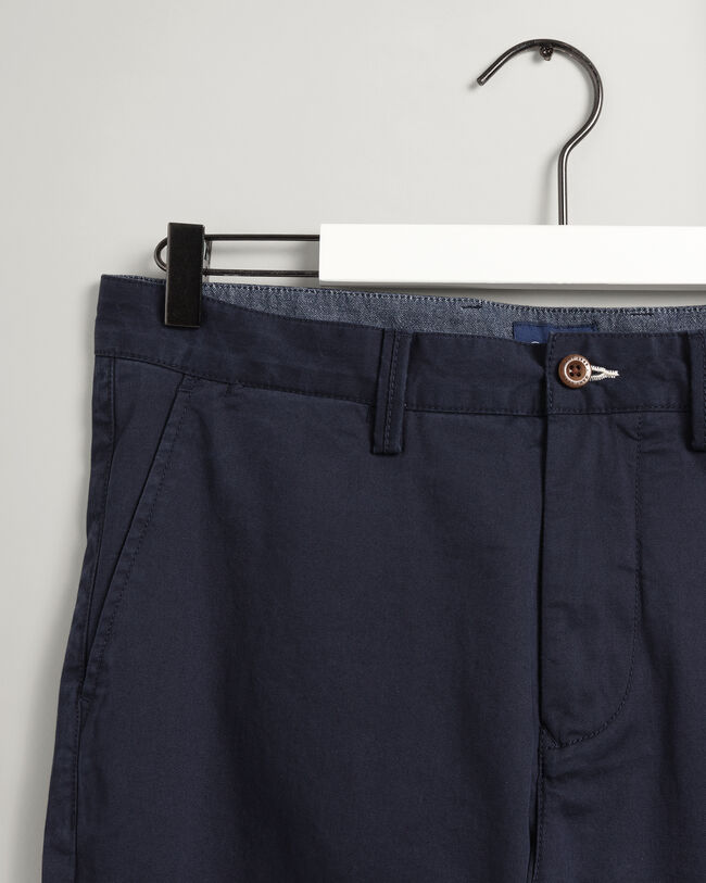 Pantalones chinos Regular Fit de sarga Allister