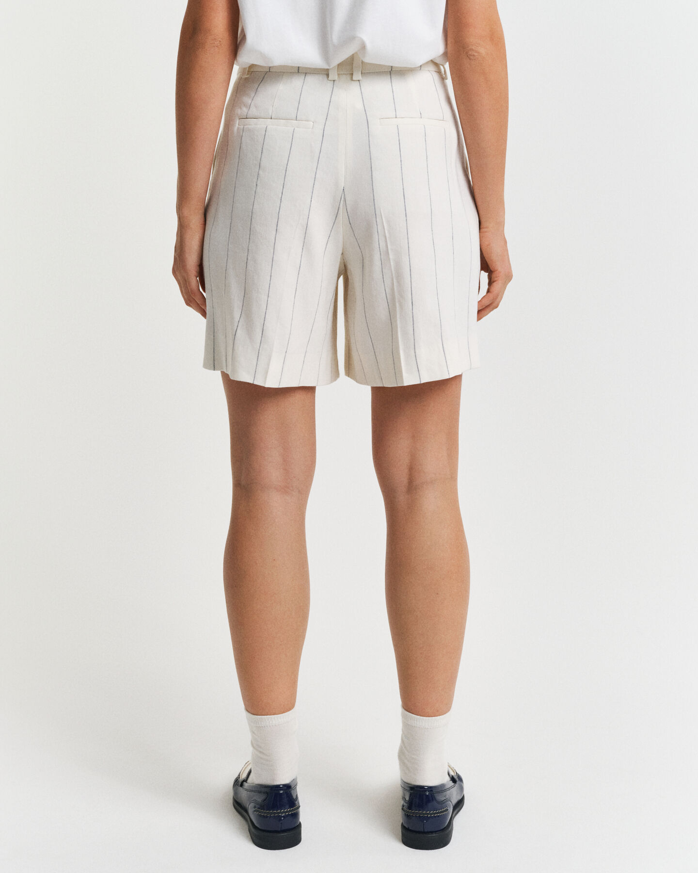 Pantalones cortos de lino con raya diplomática