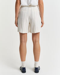 Pantalones cortos de lino con raya diplomática