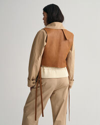 Chaleco de piel deconstruido