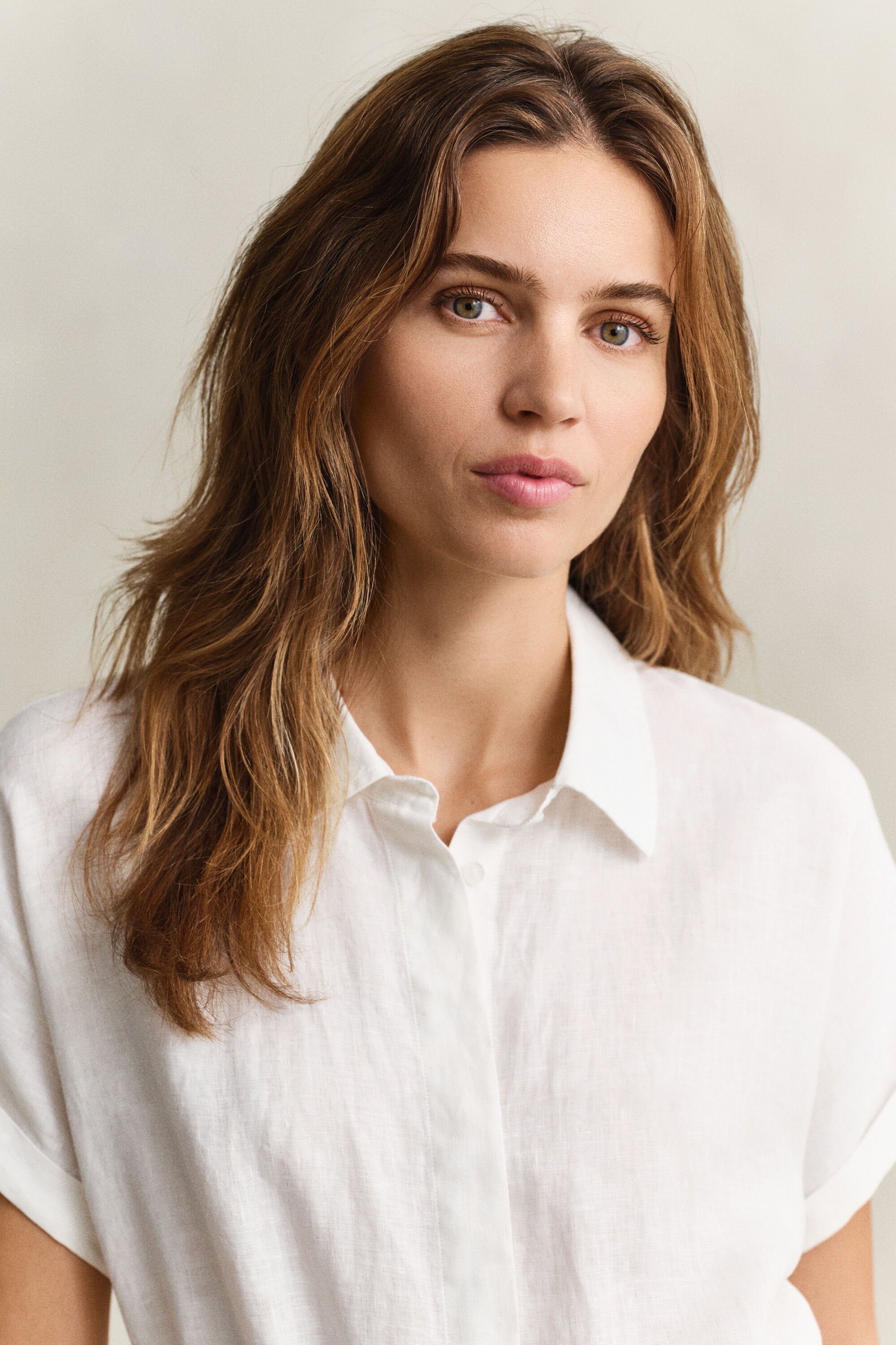 Vestido camisero de lino con manga casquillo