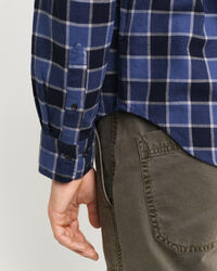 Camisa Regular Fit a cuadros con diseño de espiga