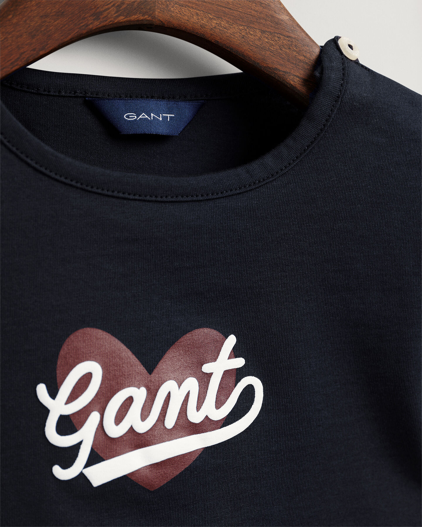 Camiseta con estampado de corazón Script Girls