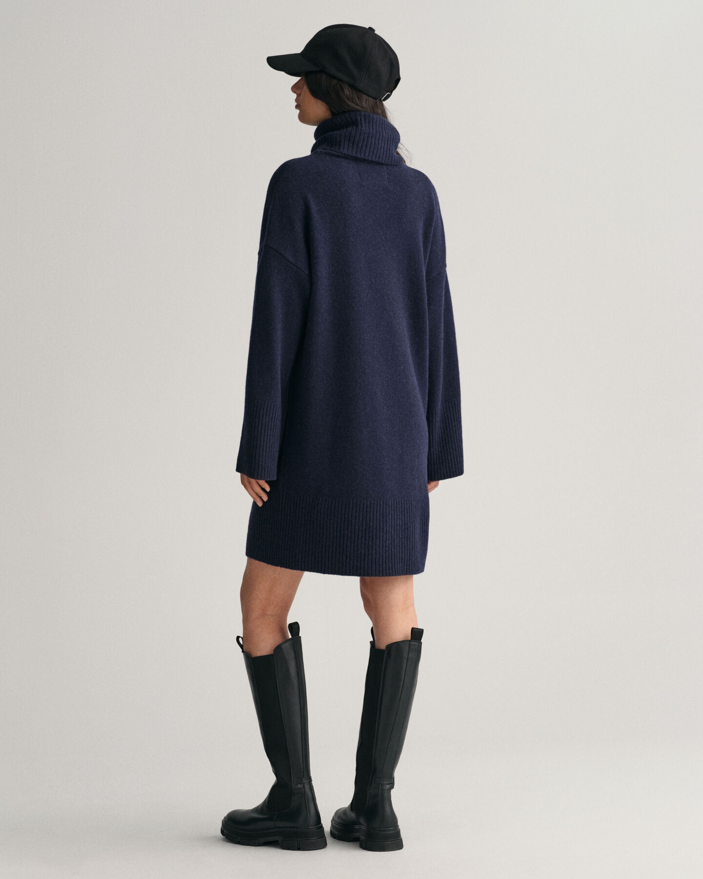 Vestido de cuello vuelto Lounge