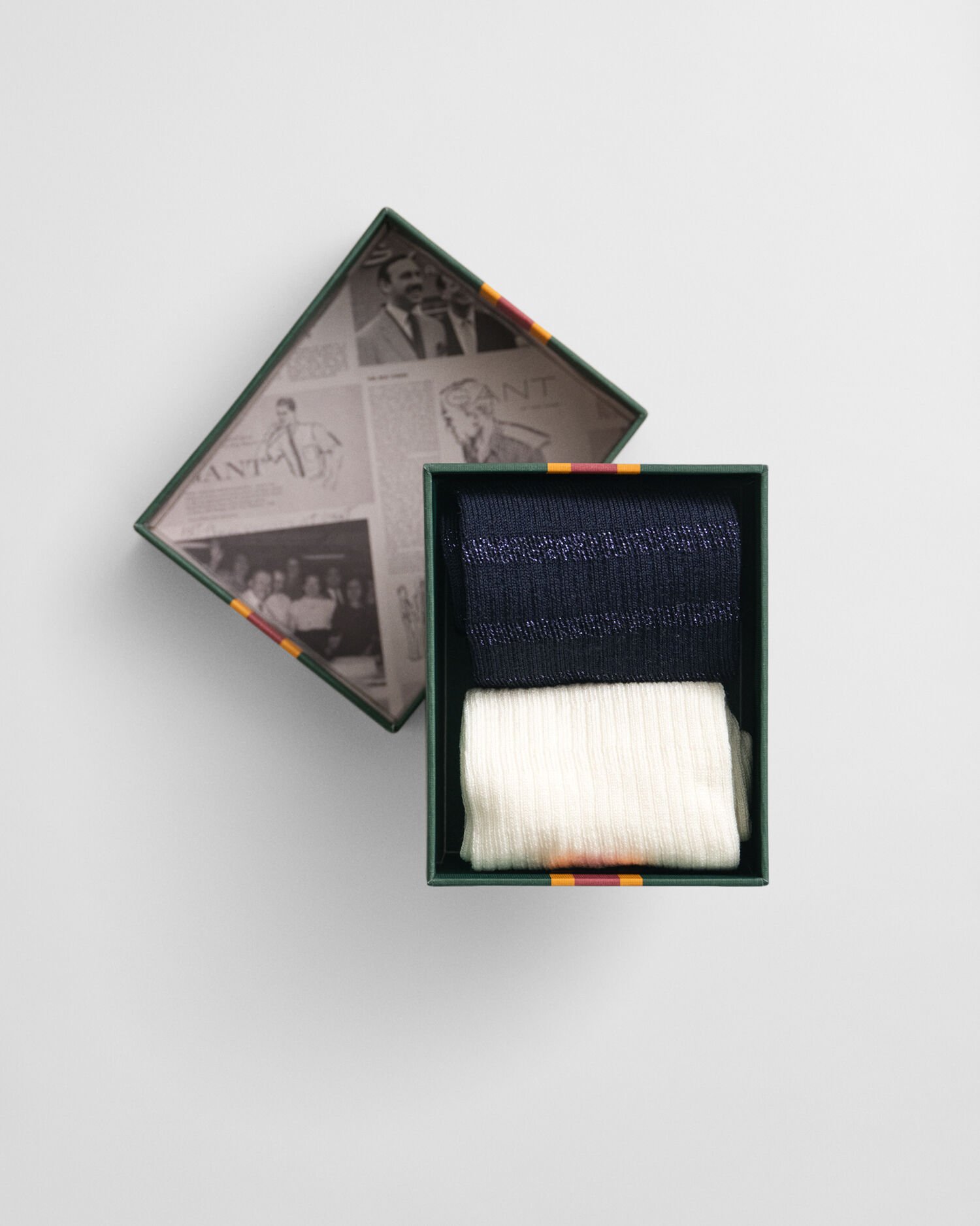 Caja de regalo con dos pares de calcetines a rayas metalizadas