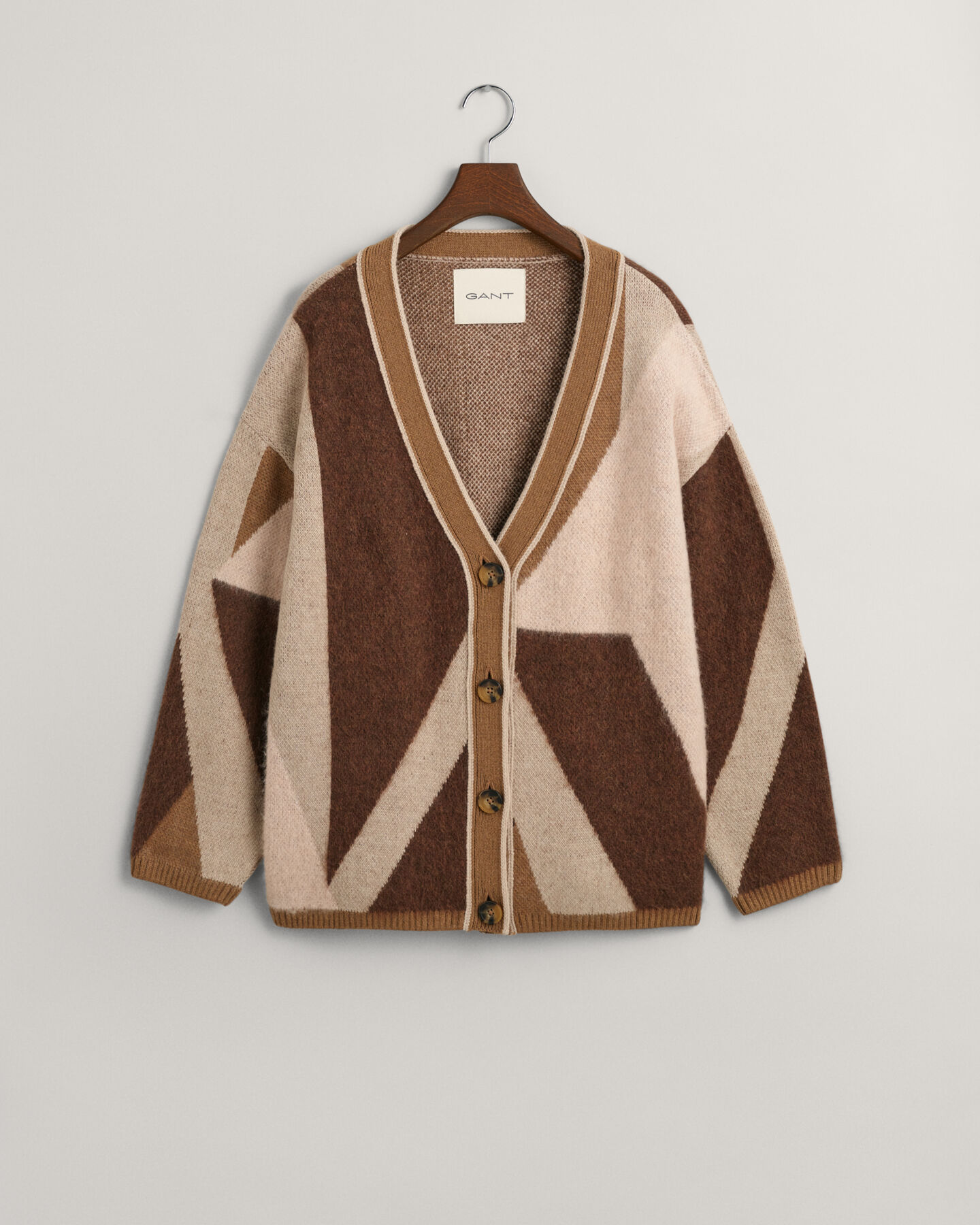 C&aacute;rdigan de intarsia con letras estampadas