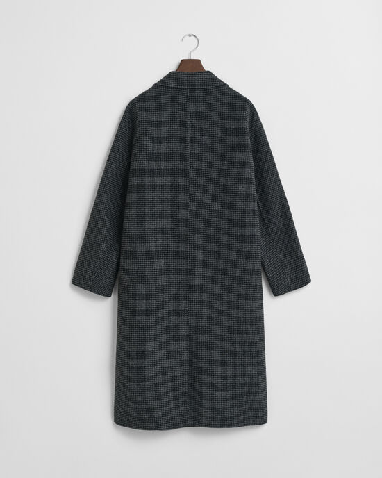 Abrigo de cuadros cosido a mano