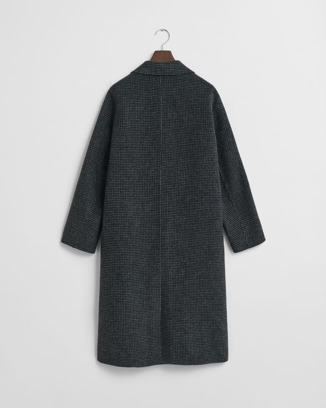 Abrigo de cuadros cosido a mano