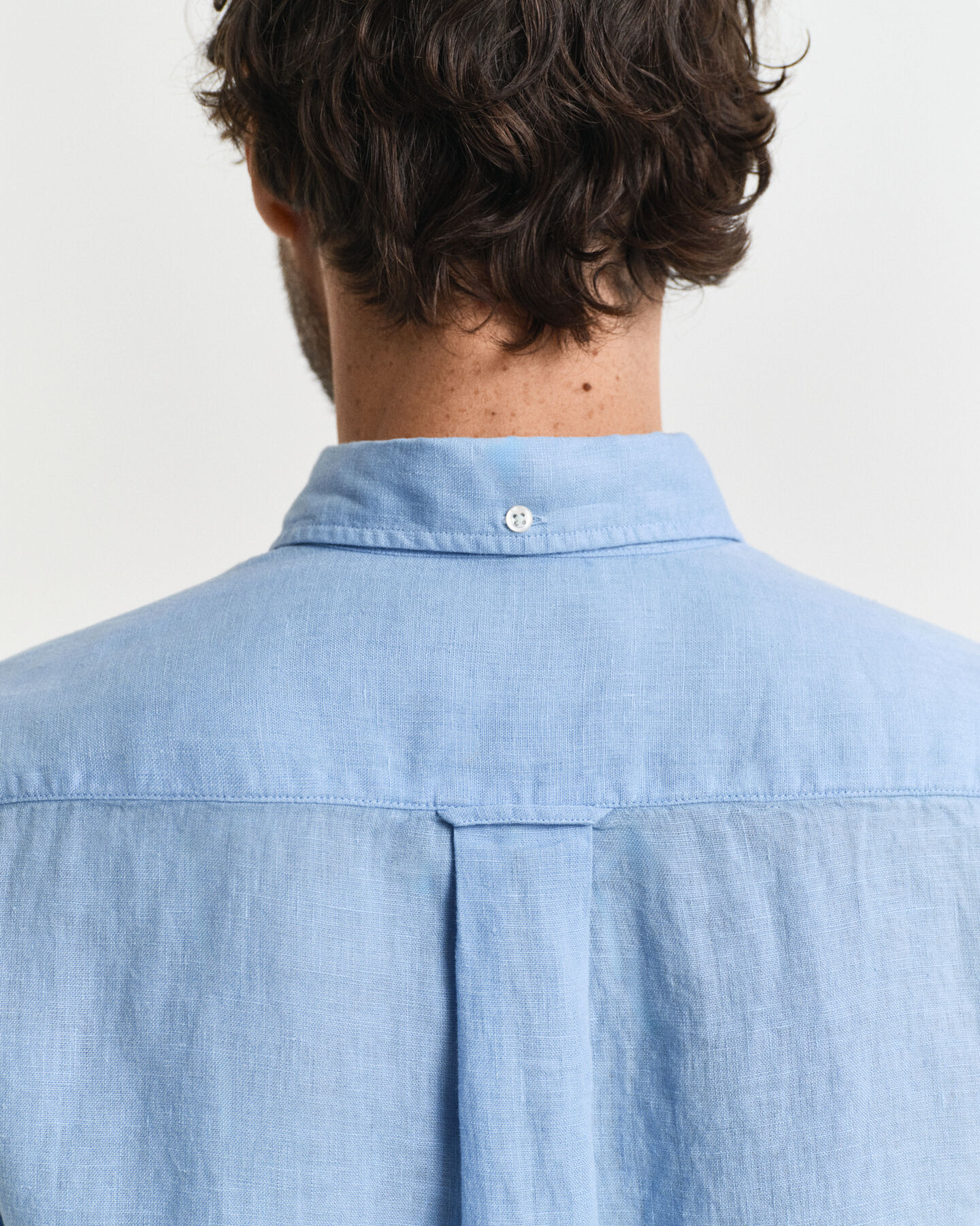 Camisa Regular Fit de manga corta y lino teñido en prenda