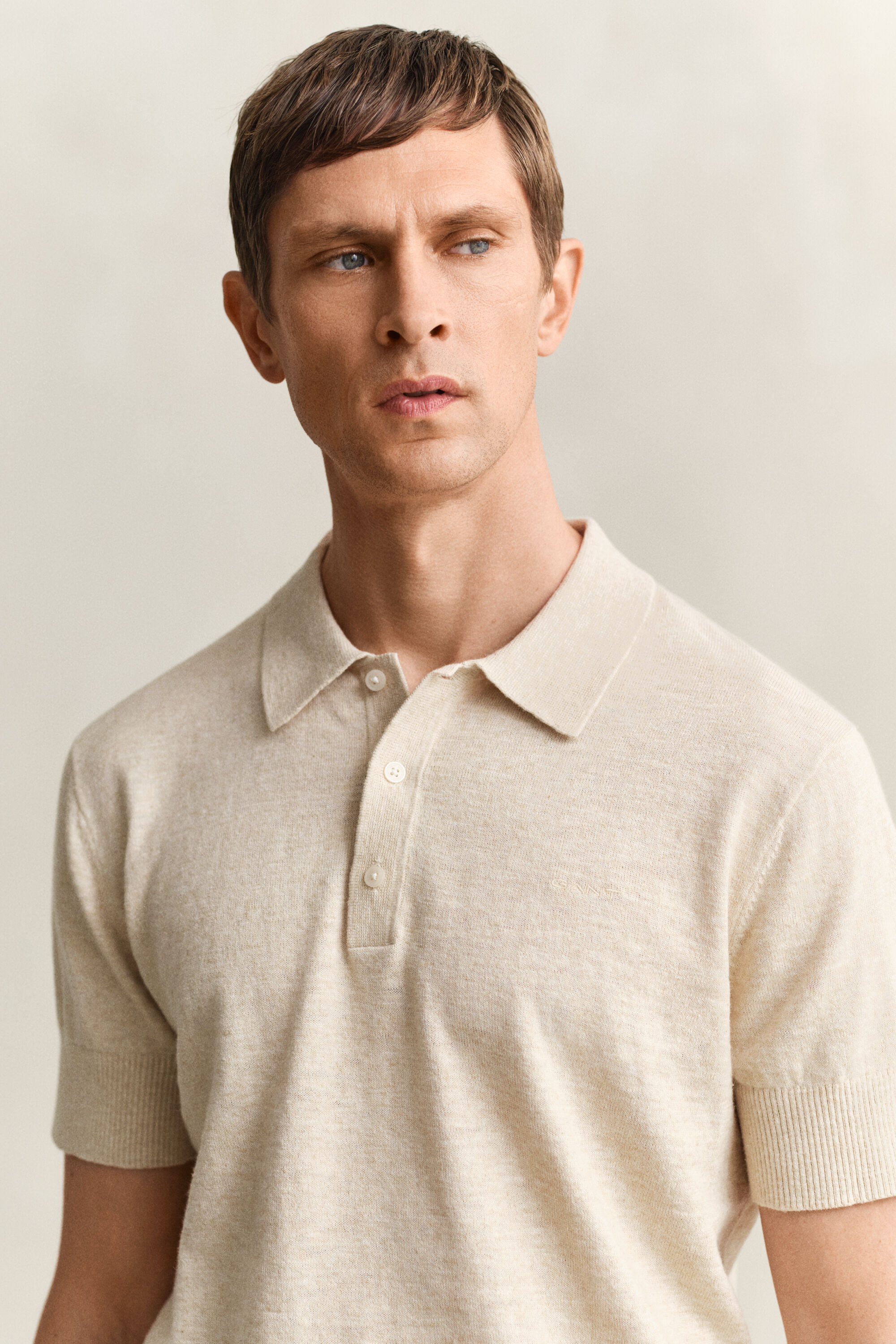 Jersey tipo polo de manga corta en mezcla de algodón flameado
