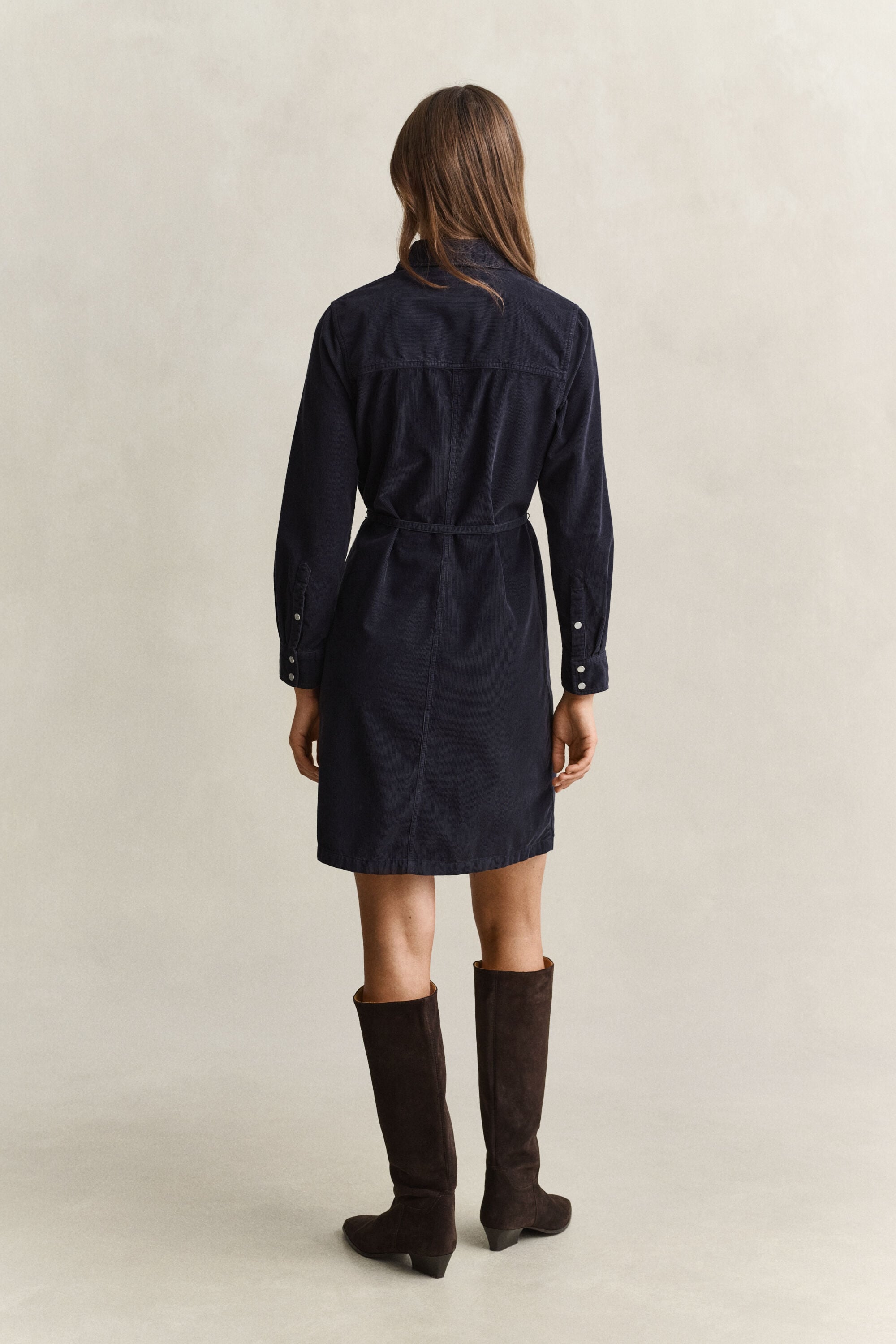 Vestido camisero de pana con cinturón