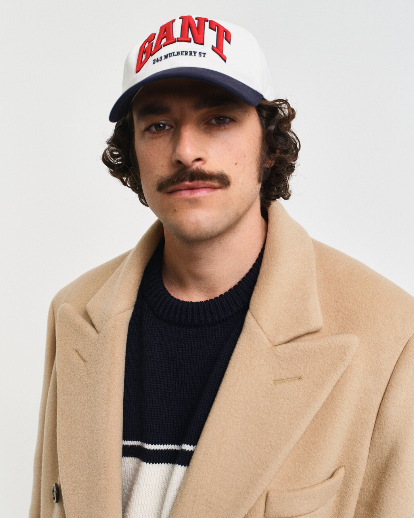 Abrigo de lana con doble botonadura