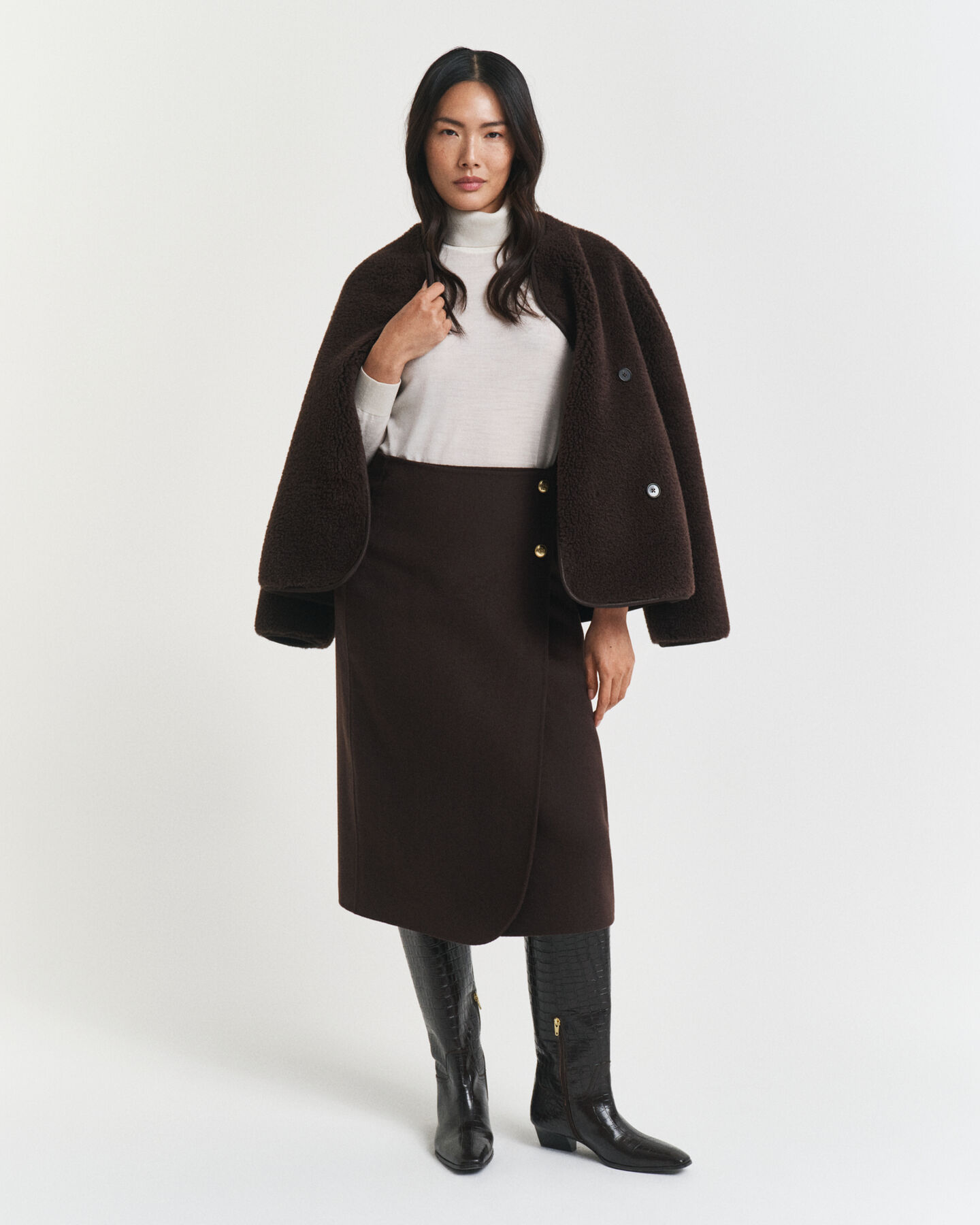 Falda midi cruzada cosida a mano