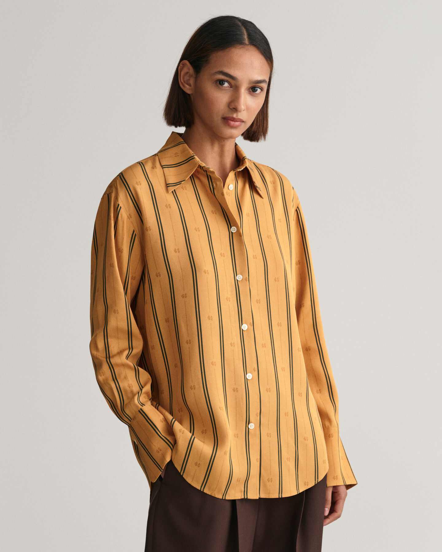 Camisa Relaxed Fit Monogram a rayas