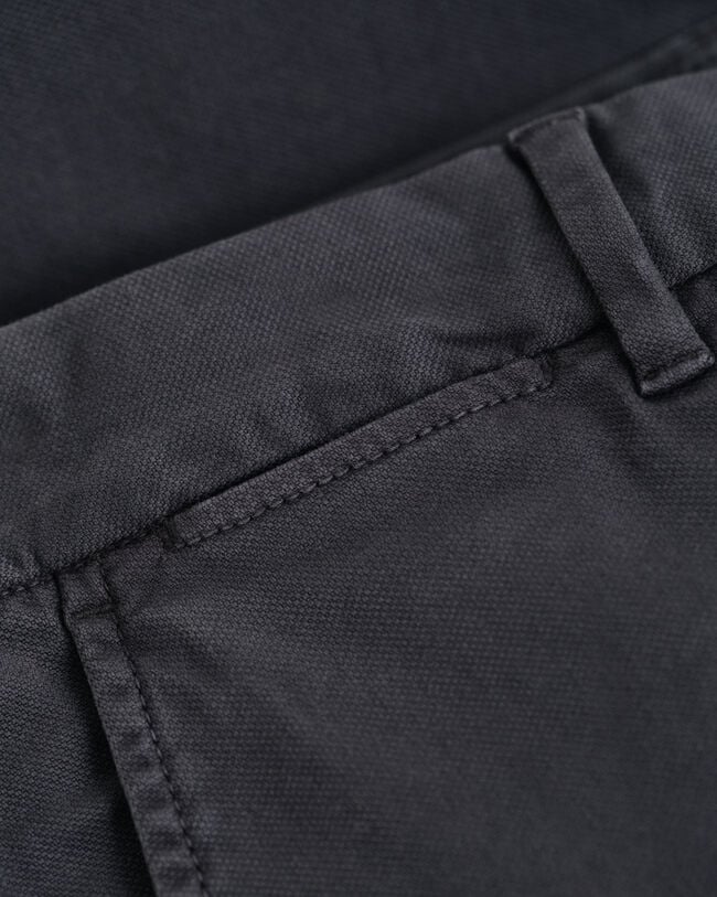 Pantalones chinos estructurados Slim Fit con textura labrada
