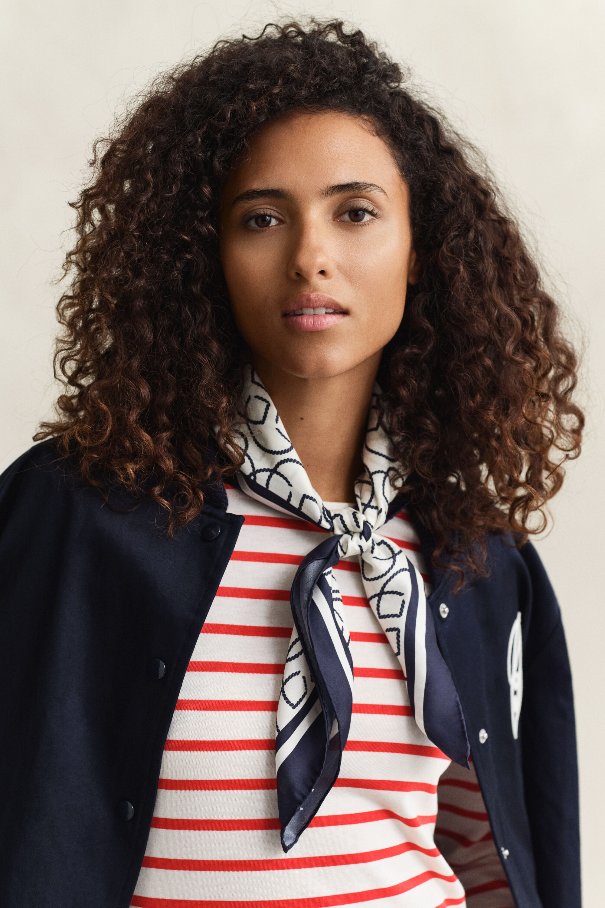 Pañuelo de seda con monograma