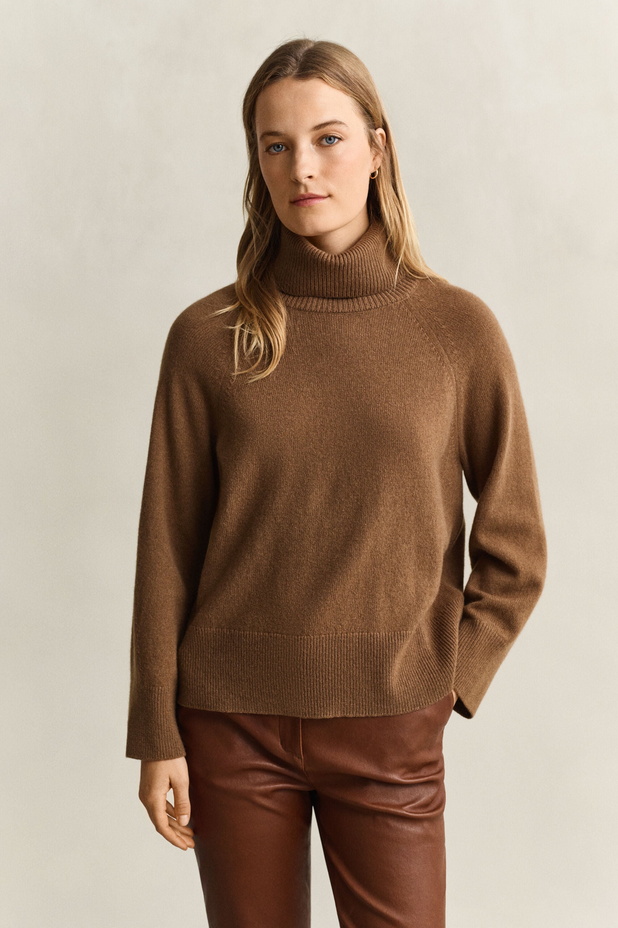 Jersey de lana y cachemir con cuello de cisne