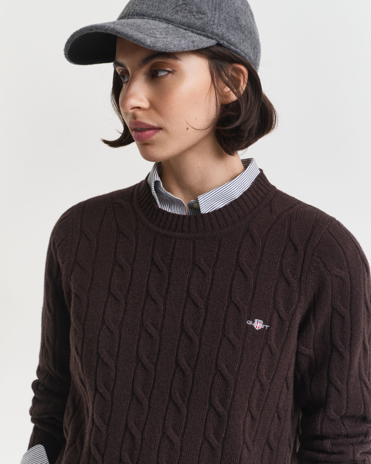 Jersey de cuello redondo y punto de ochos en lana de oveja