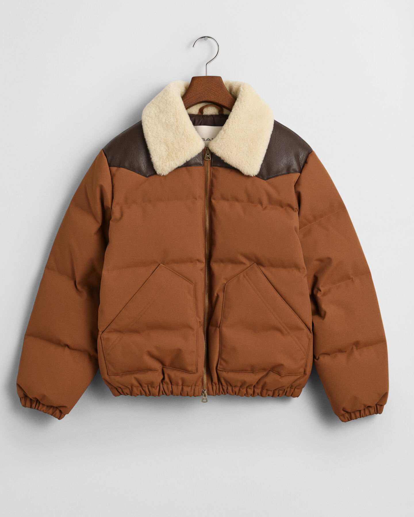 Chaqueta acolchada con cuello de pelo sintético