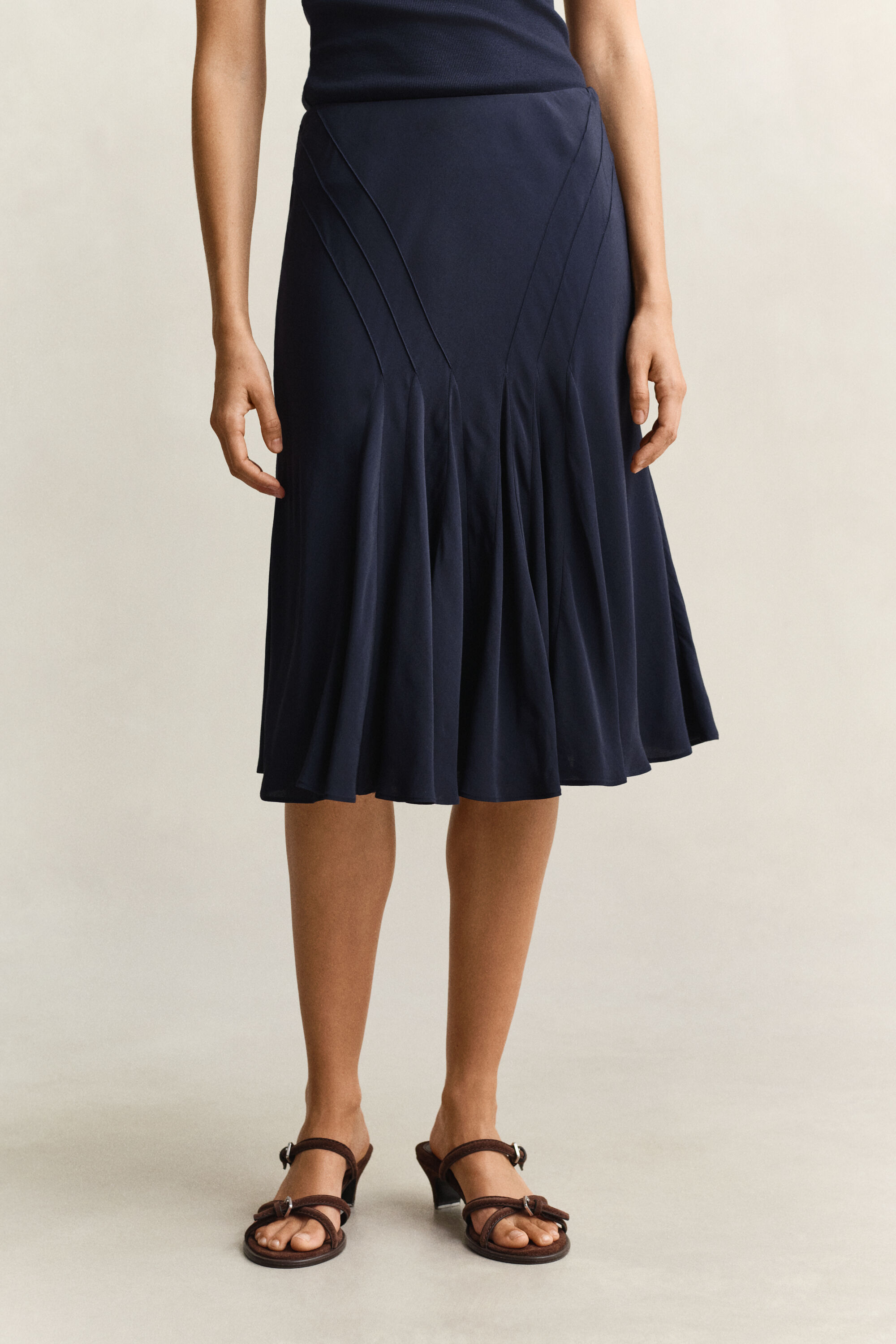 Falda al bies con vuelo