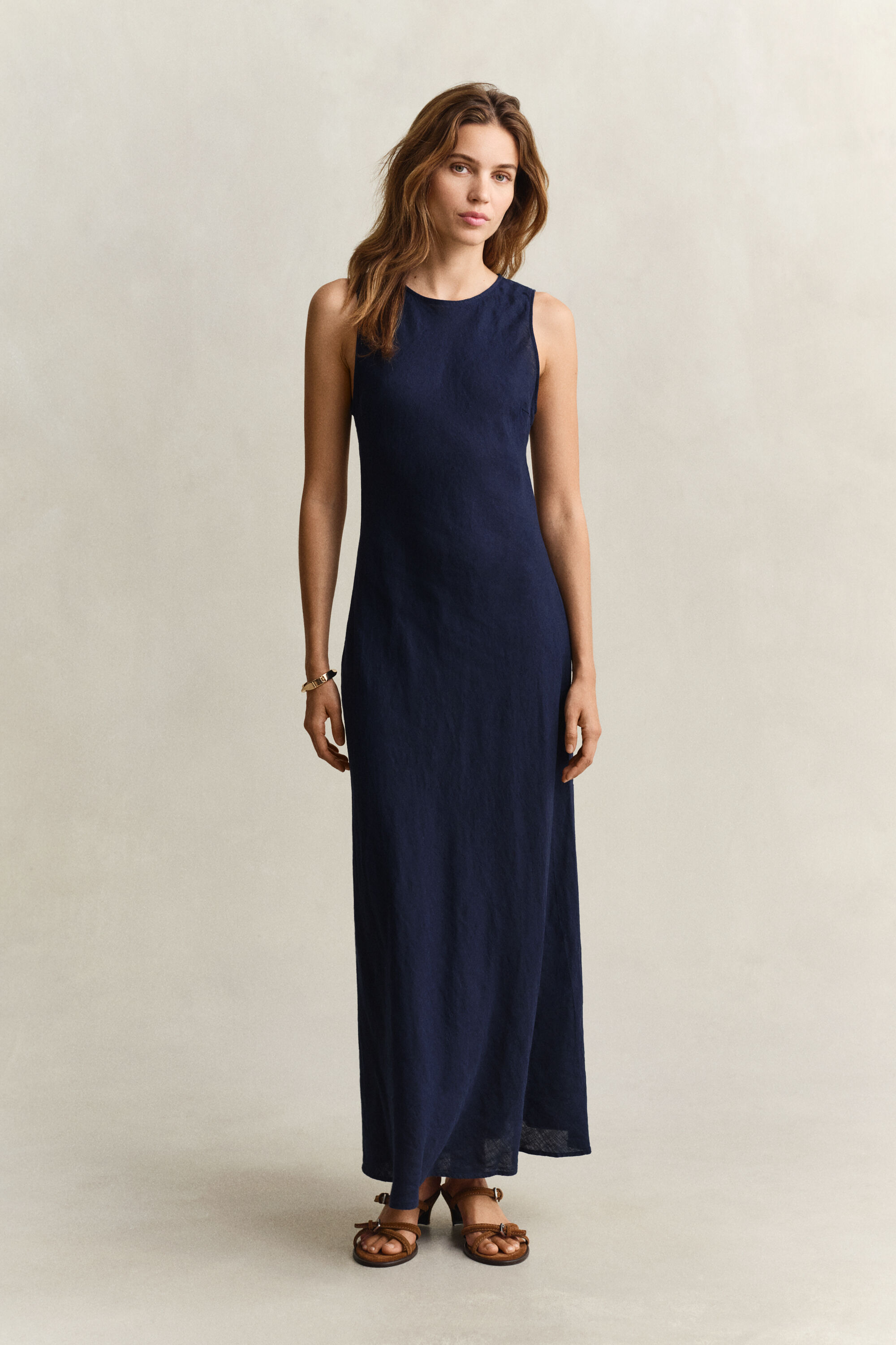 Vestido midi de lino cortado al bies