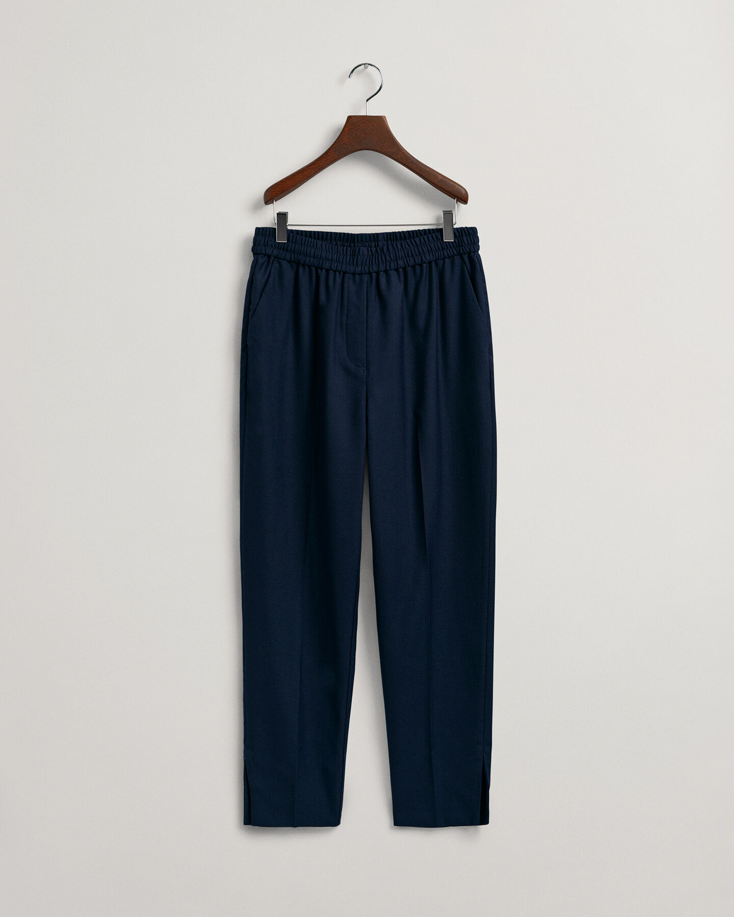 Pantalones Pull-On ajustados en el bajo