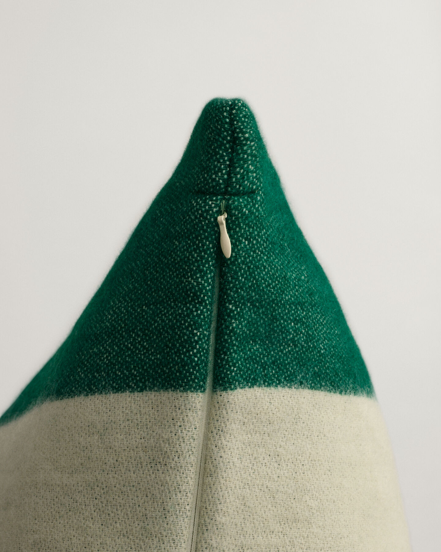 Cojín de lana a rayas