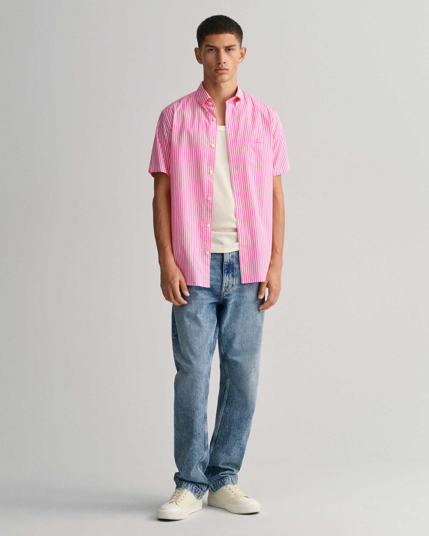 Camisa Regular Fit de manga corta en velarte a rayas