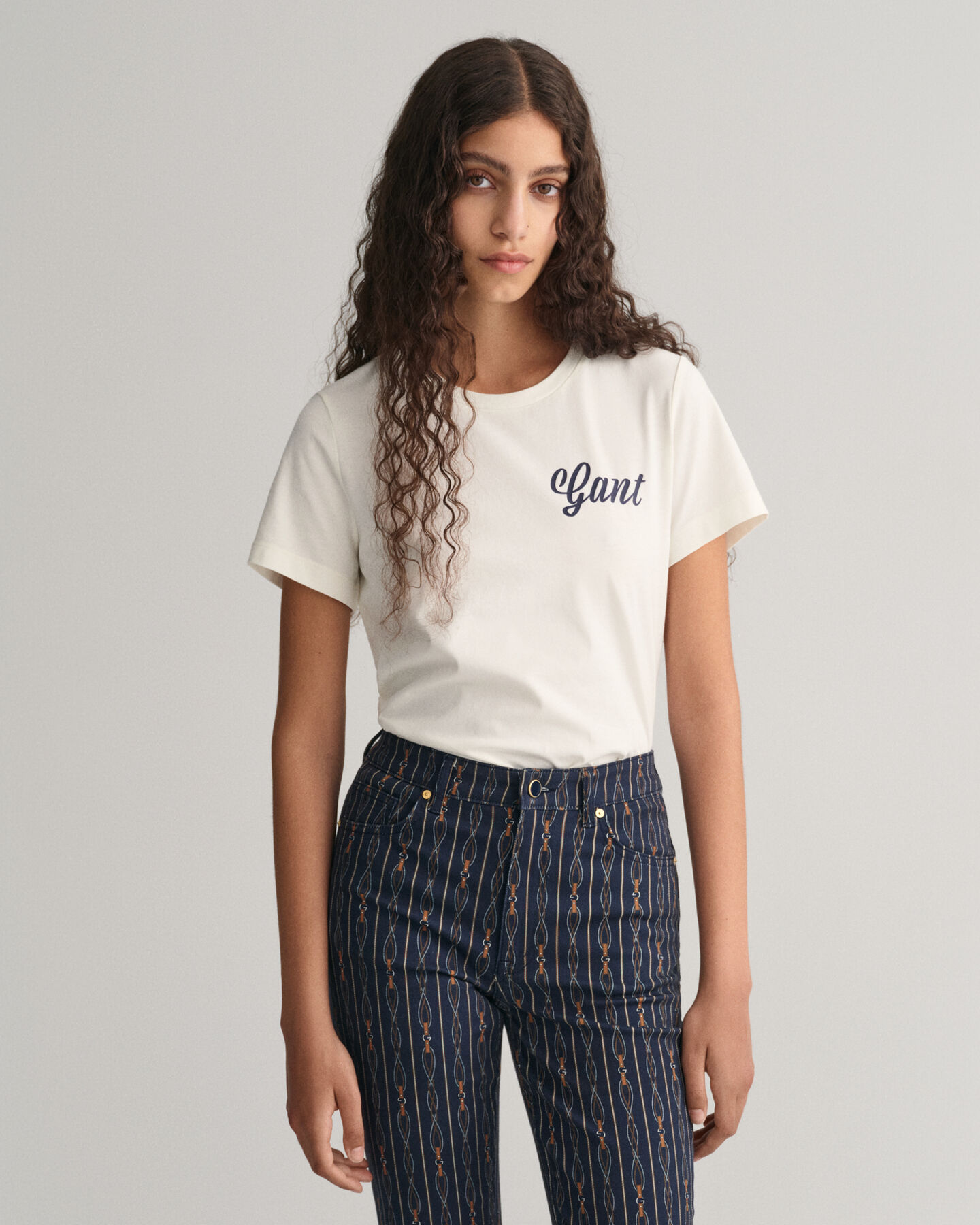 Camiseta con inscripci&oacute;n de peque&ntilde;as dimensiones