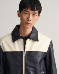 Cazadora corta de piel