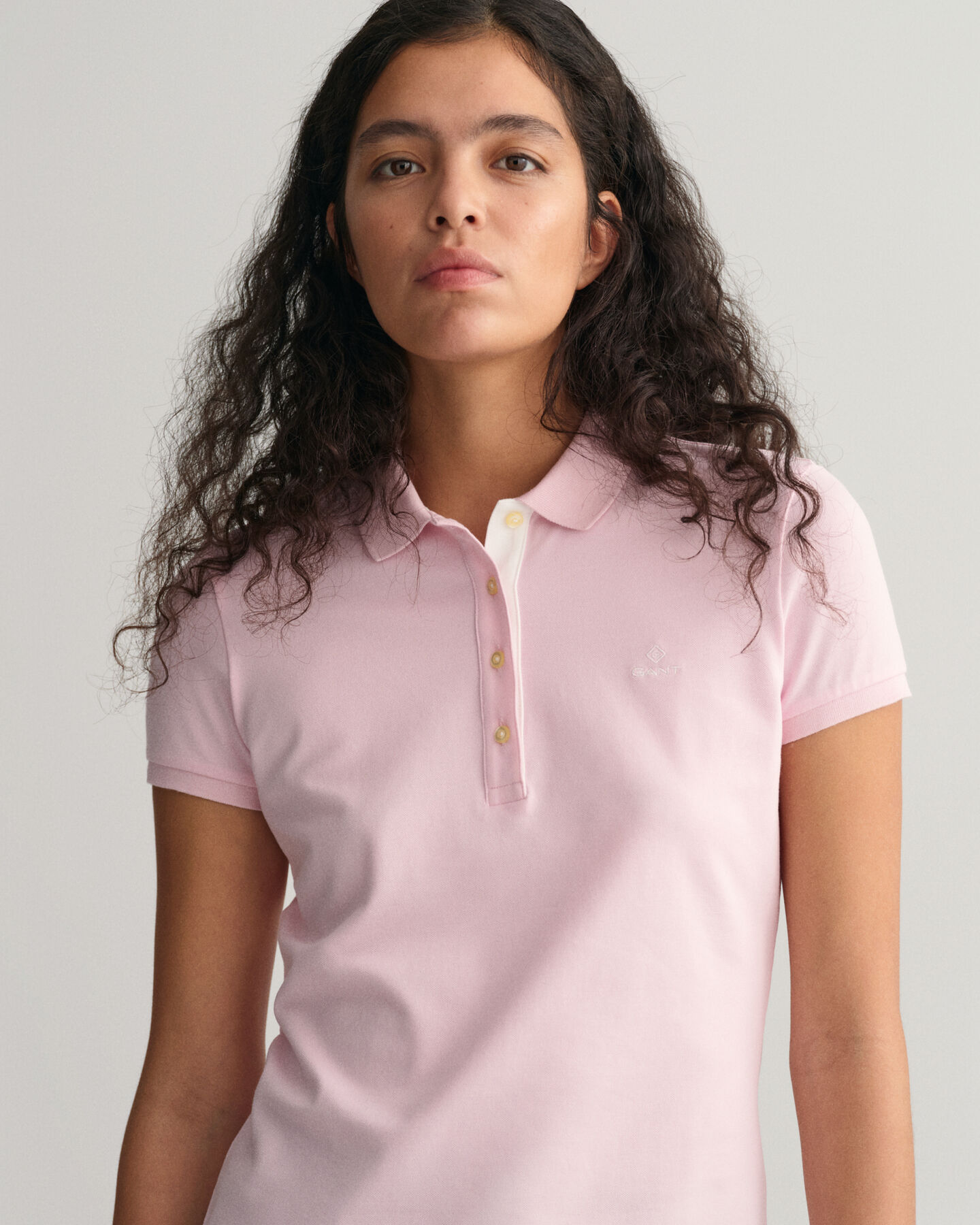 Polo de piqu&eacute; con cuello en contraste