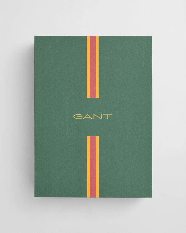 Caja de regalo con pijama de franela a cuadros