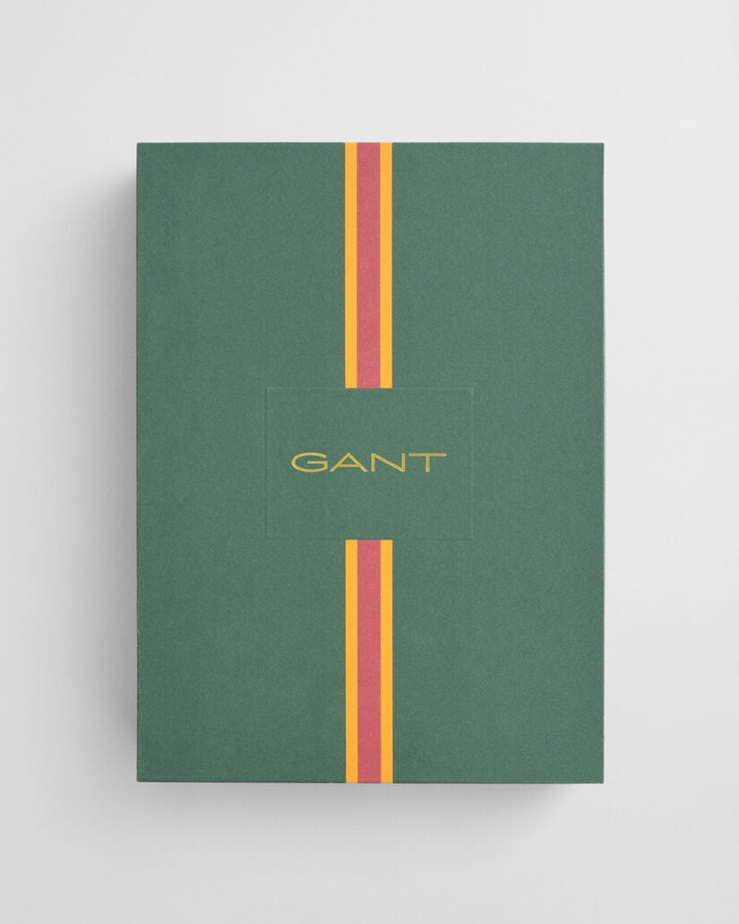 Caja de regalo con pijama de franela a cuadros