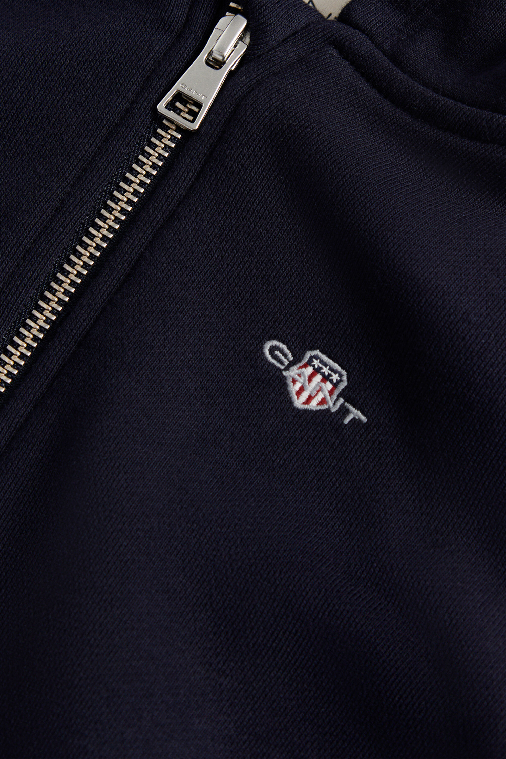 Conjunto de sudadera con capucha y cremallera, camiseta y pantalones de deporte Shield Boys