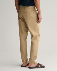 Pantalones chinos de sarga