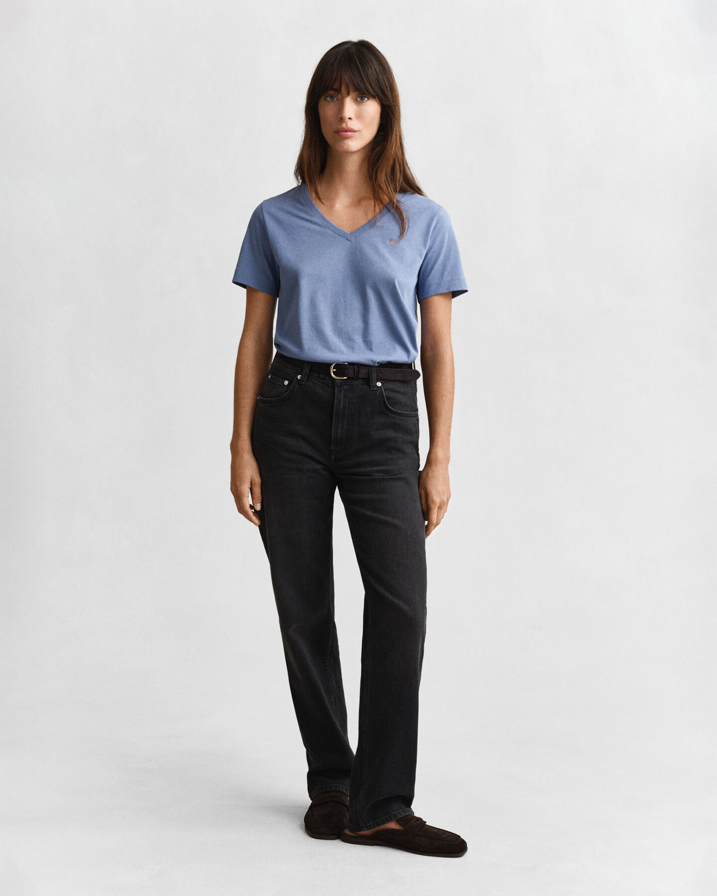 Camiseta Shield con cuello de pico