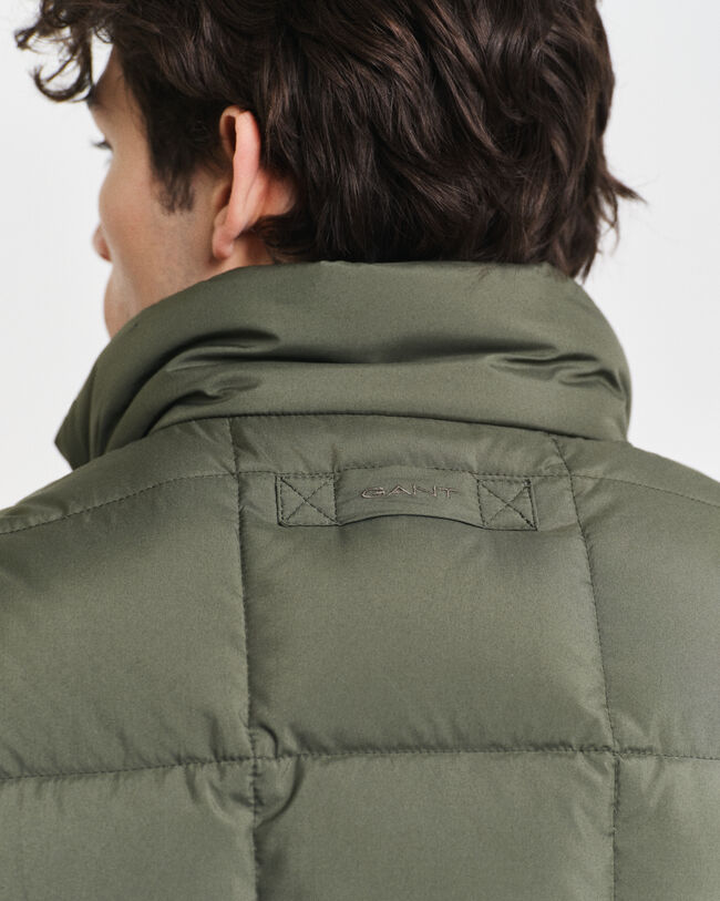 Chaleco de plum&oacute;n de largo medio