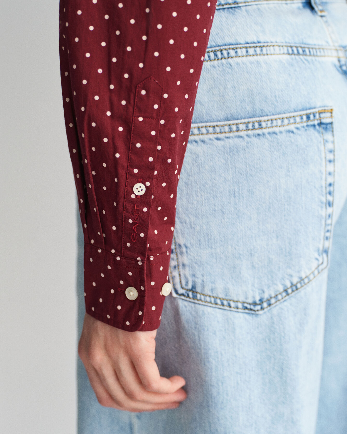 Camisa Regular Fit en gasa de algod&oacute;n con estampado de lunares