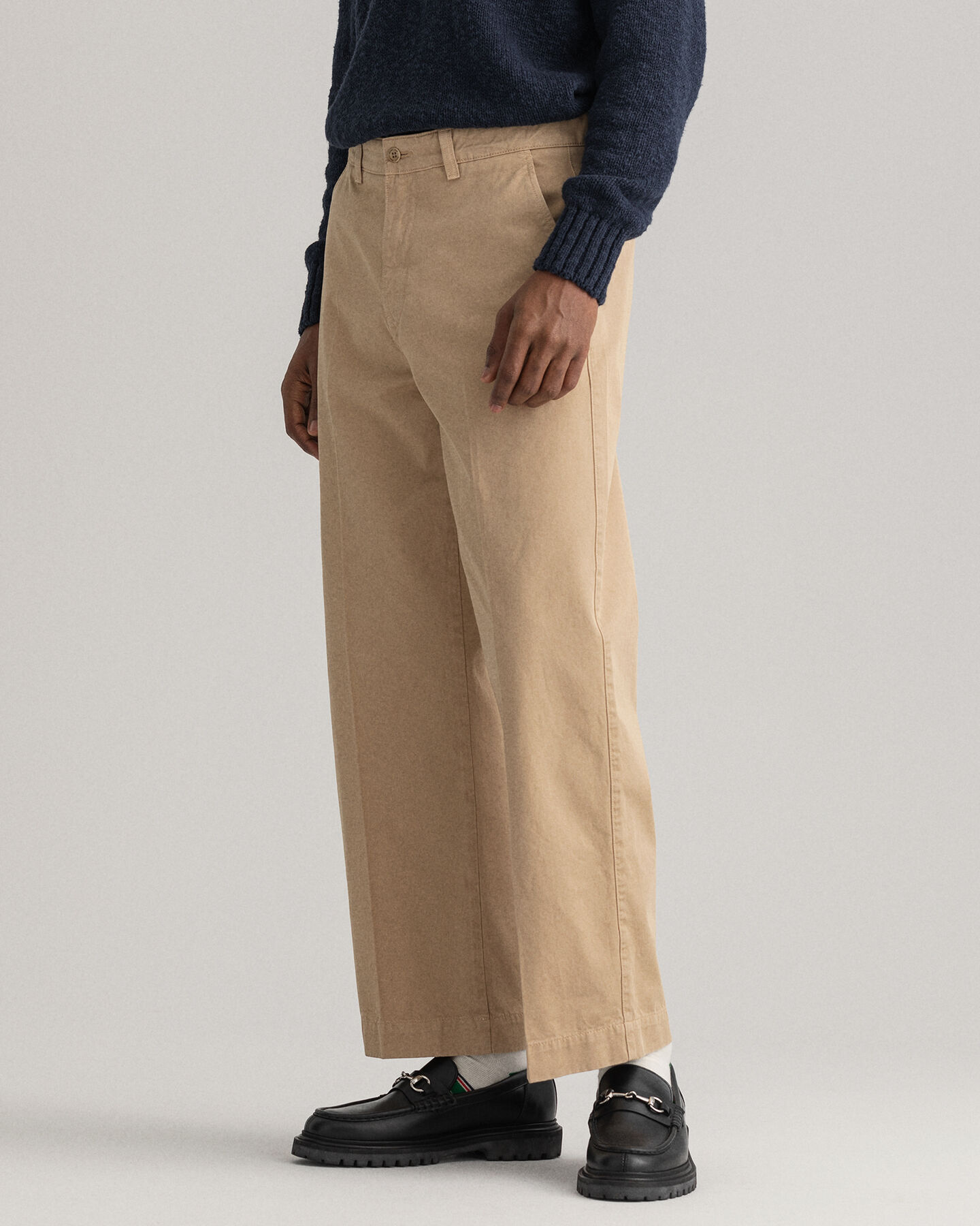 Pantalones chinos de sarga de algodón con pernera ancha