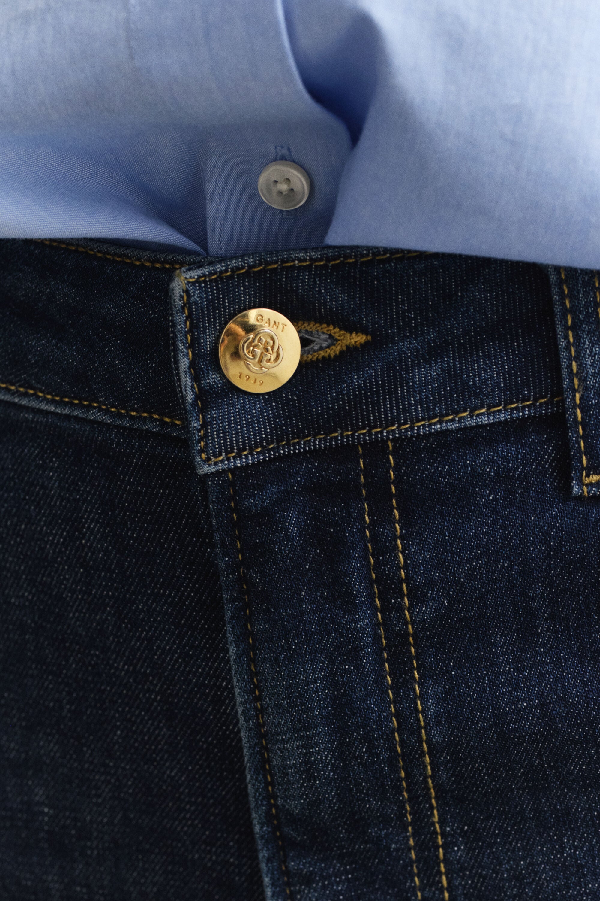 Vaqueros Slim Fit acampanados con pinzas