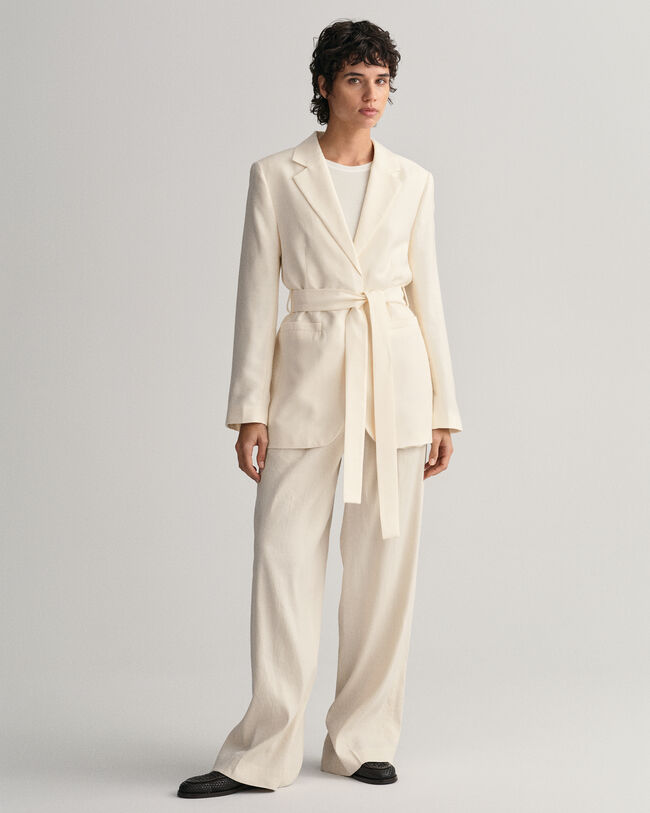 Americana Regular Fit Fluid con cintur&oacute;n