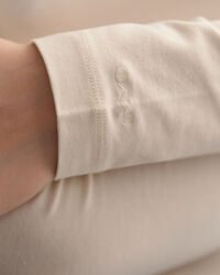 Camiseta con cuello de cisne y manga larga