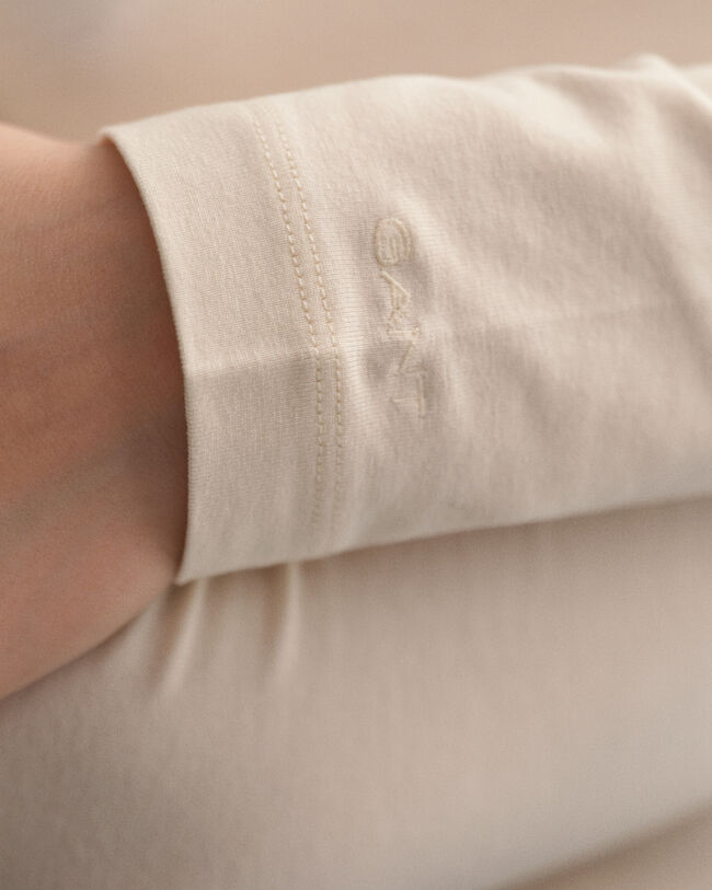 Camiseta con cuello de cisne y manga larga