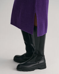 Vestido de lana acanalada con cuello de pico