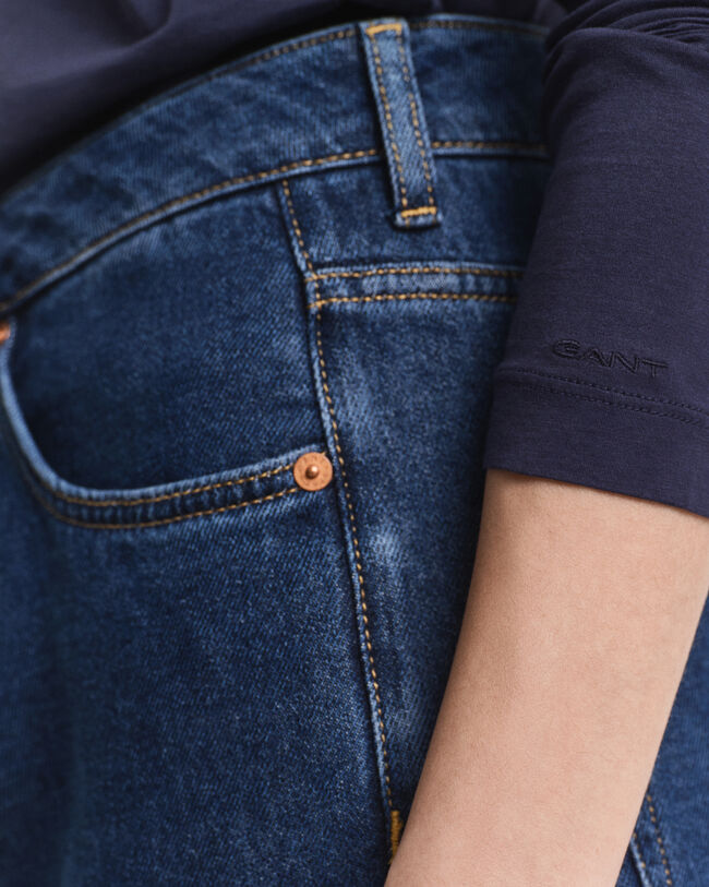 Top ligero de algodón con cuello de cisne