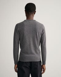 Jersey de cuello de pico en lana de oveja muy fina